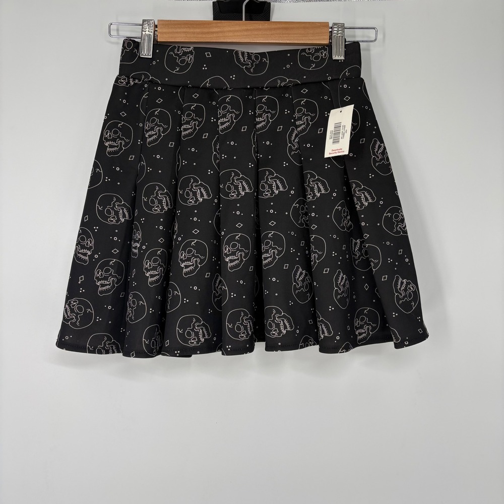 VTG Spencers Womens Black Skull Print Pleated Mini Skirt Small Goth Skater